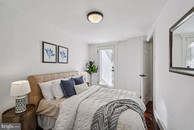 2432 MADISON SQ, Philadelphia, PA 19146