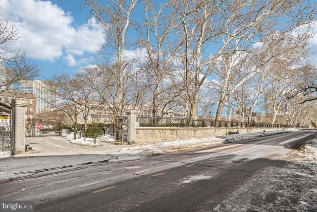 2432 MADISON SQ, Philadelphia, PA 19146