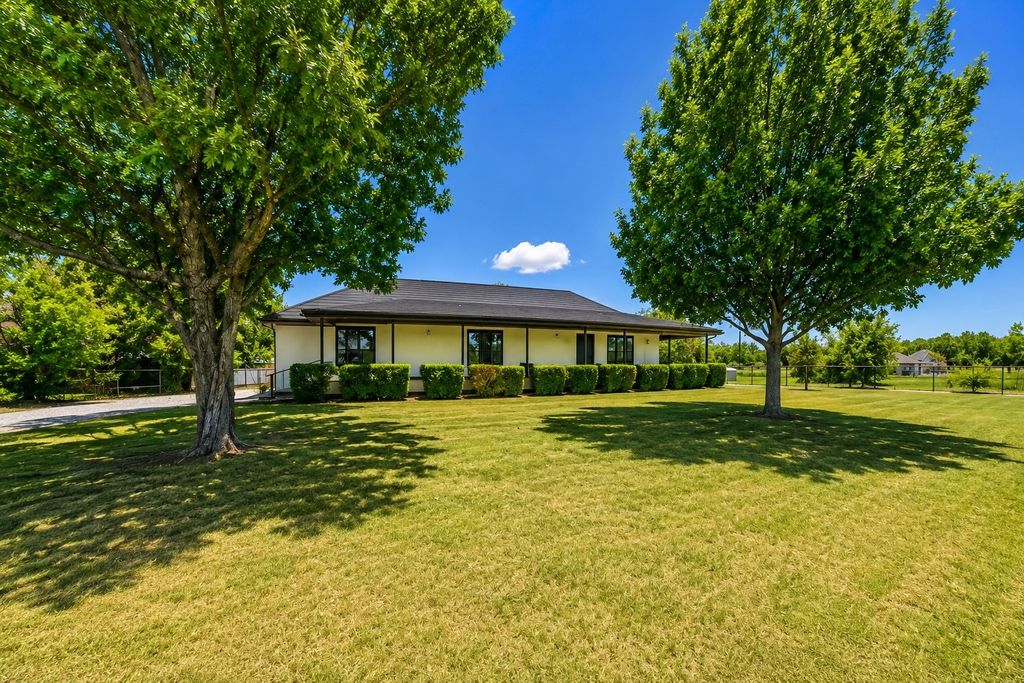 2913 County Road 920, Crowley, TX 76036