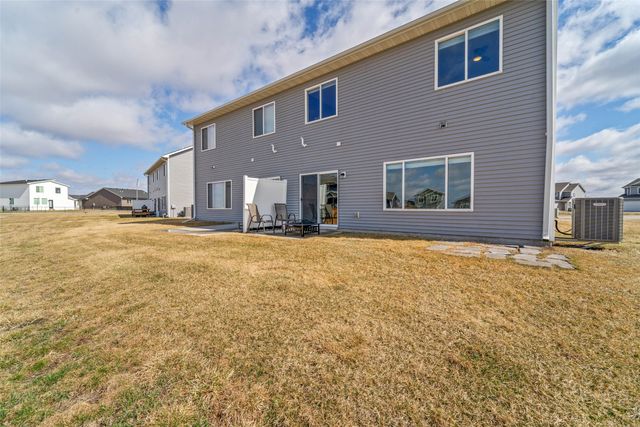 900 Kinney Circle NE, Bondurant, IA 50035