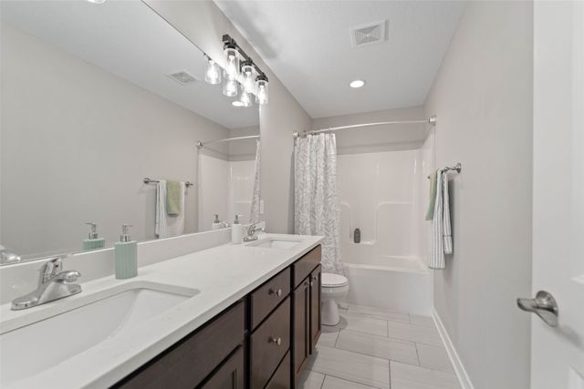 900 Kinney Circle NE, Bondurant, IA 50035