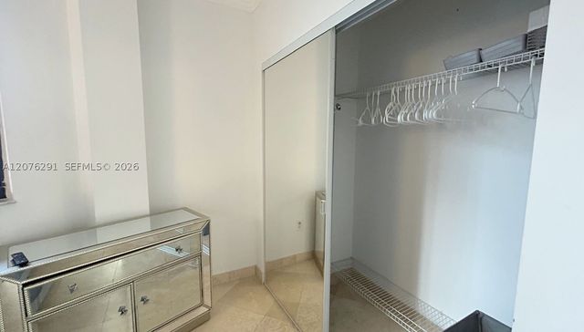 540 Brickell Key Dr 512, Miami, FL 33131