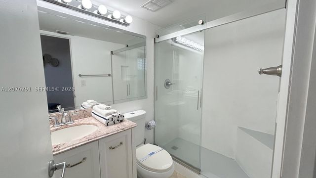 540 Brickell Key Dr 512, Miami, FL 33131