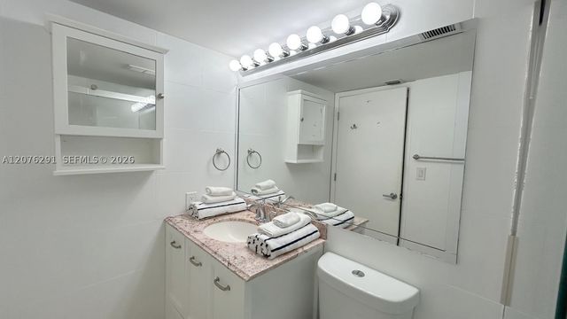 540 Brickell Key Dr 512, Miami, FL 33131