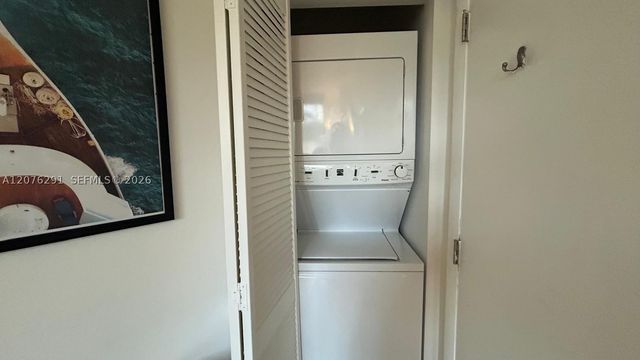 540 Brickell Key Dr 512, Miami, FL 33131