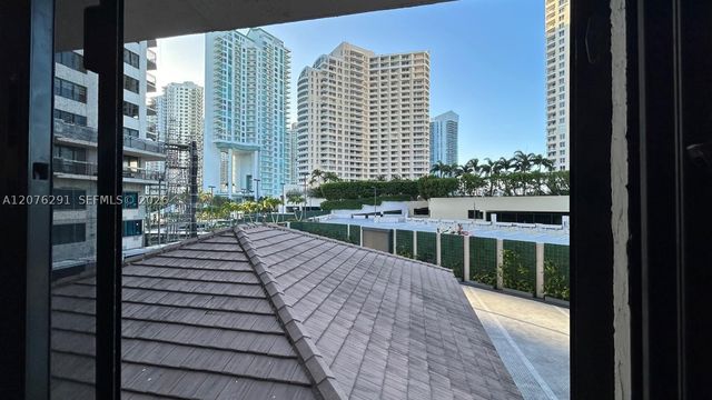 540 Brickell Key Dr 512, Miami, FL 33131