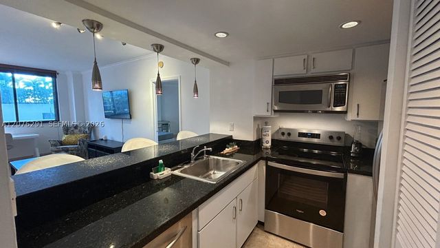 540 Brickell Key Dr 512, Miami, FL 33131
