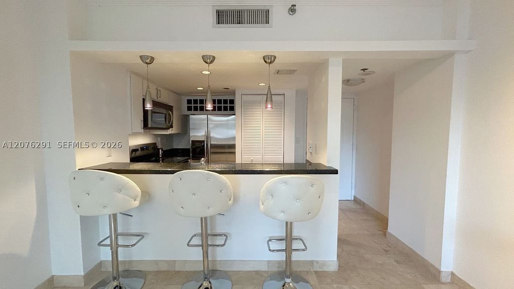 540 Brickell Key Dr 512, Miami, FL 33131