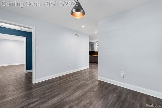 4303 N Verona Circle, Royal Oak, MI 48073