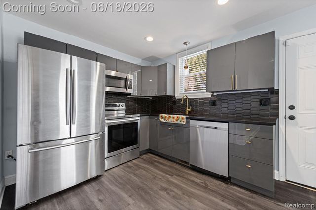 4303 N Verona Circle, Royal Oak, MI 48073