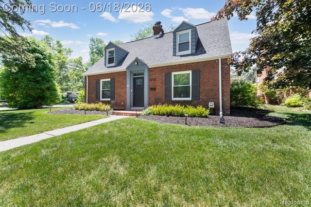 4303 N Verona Circle, Royal Oak, MI 48073