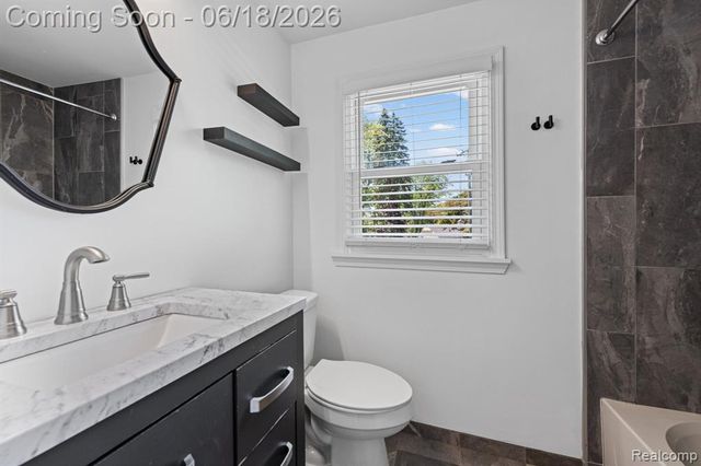 4303 N Verona Circle, Royal Oak, MI 48073