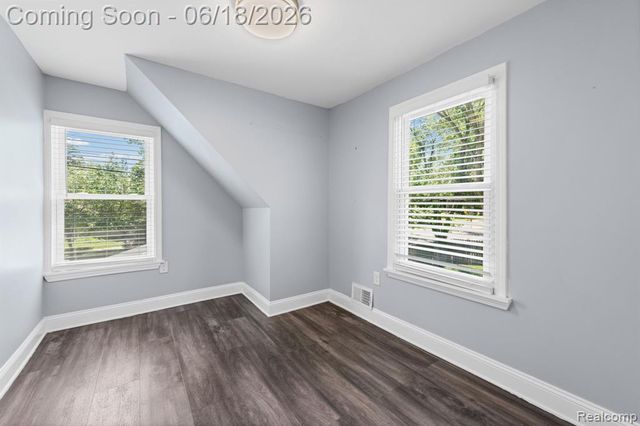 4303 N Verona Circle, Royal Oak, MI 48073