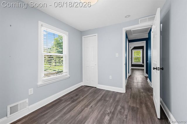 4303 N Verona Circle, Royal Oak, MI 48073