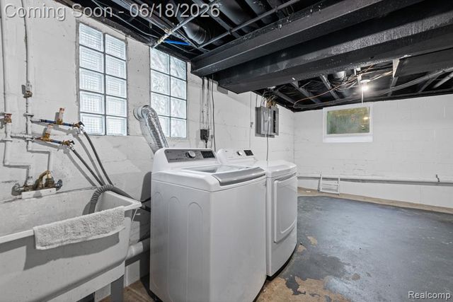 4303 N Verona Circle, Royal Oak, MI 48073