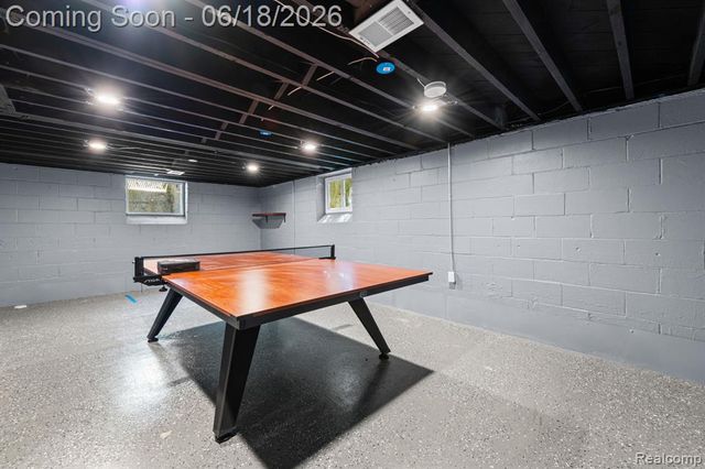 4303 N Verona Circle, Royal Oak, MI 48073