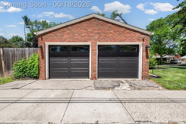 4303 N Verona Circle, Royal Oak, MI 48073