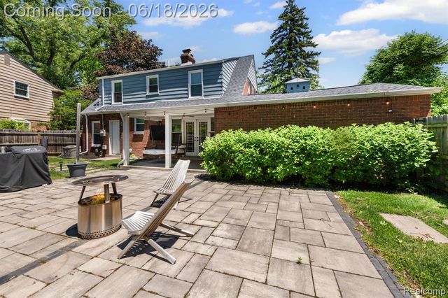 4303 N Verona Circle, Royal Oak, MI 48073