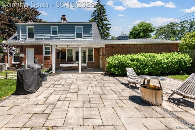 4303 N Verona Circle, Royal Oak, MI 48073