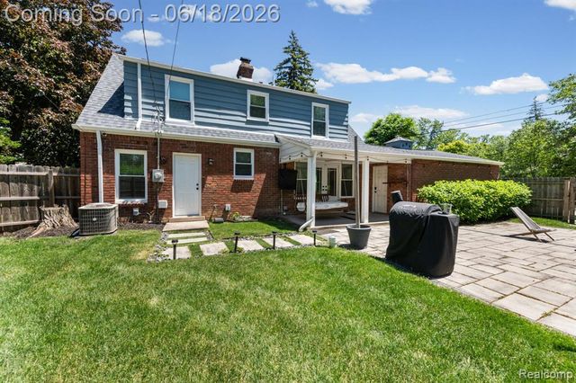 4303 N Verona Circle, Royal Oak, MI 48073