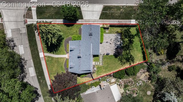 4303 N Verona Circle, Royal Oak, MI 48073