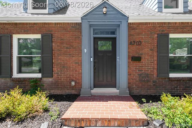 4303 N Verona Circle, Royal Oak, MI 48073