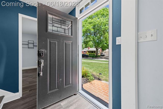 4303 N Verona Circle, Royal Oak, MI 48073
