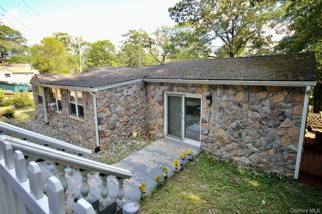 2 Diane Court, Greenwood Lake, NY 10925