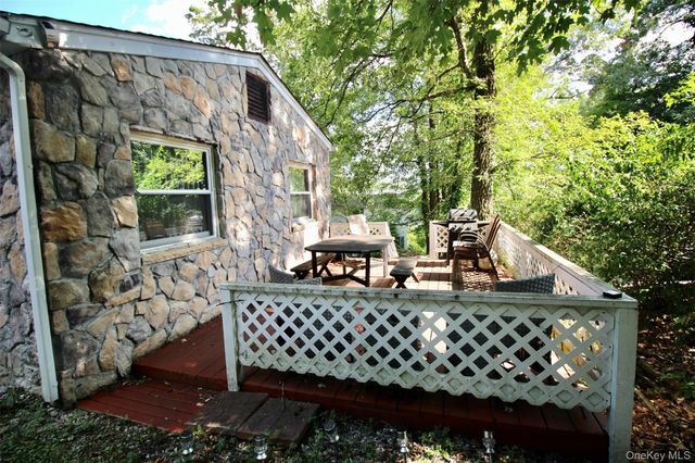 2 Diane Court, Greenwood Lake, NY 10925