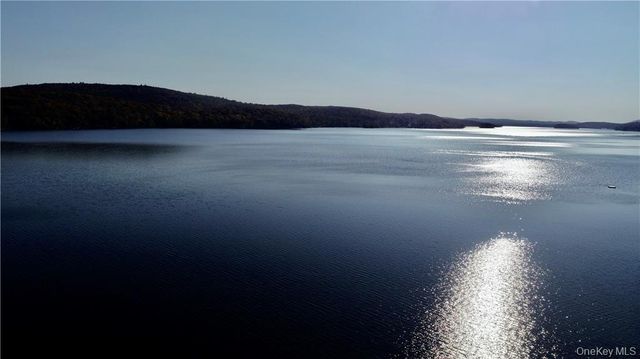 2 Diane Court, Greenwood Lake, NY 10925