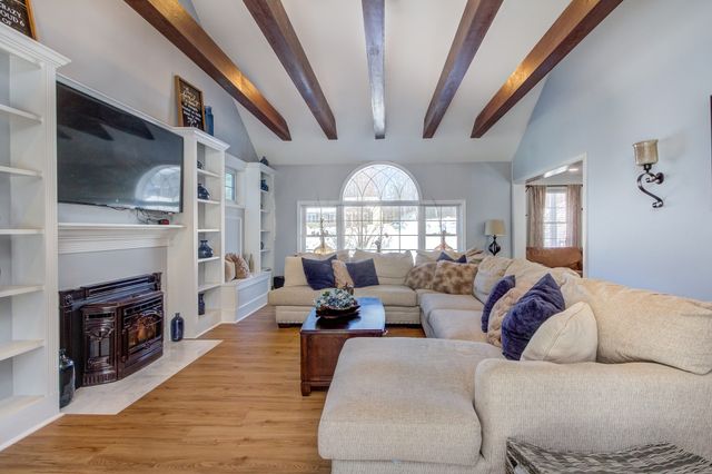 66 Victoria Ln, Templeton, MA 01468
