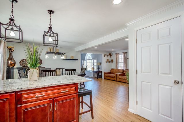 66 Victoria Ln, Templeton, MA 01468