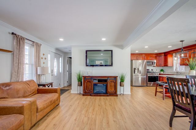 66 Victoria Ln, Templeton, MA 01468