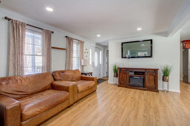 66 Victoria Ln, Templeton, MA 01468