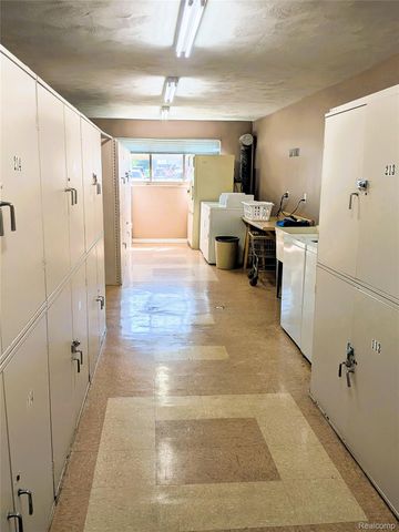 995 N Cass Lake Road 218, Waterford Charter Township, MI 48328