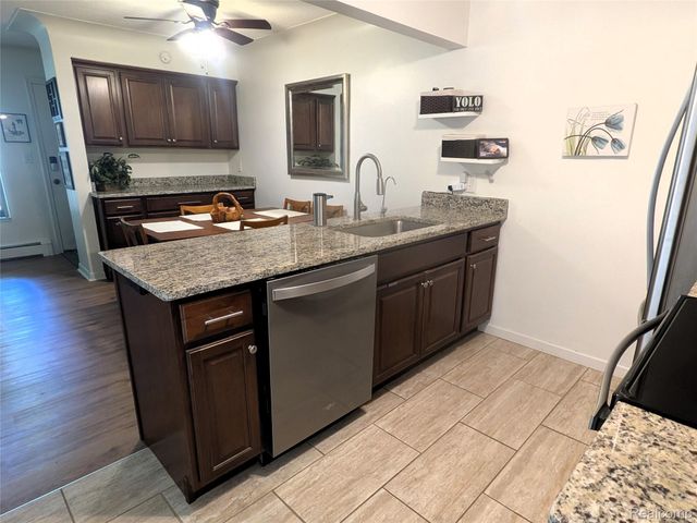 995 N Cass Lake Road 218, Waterford Charter Township, MI 48328
