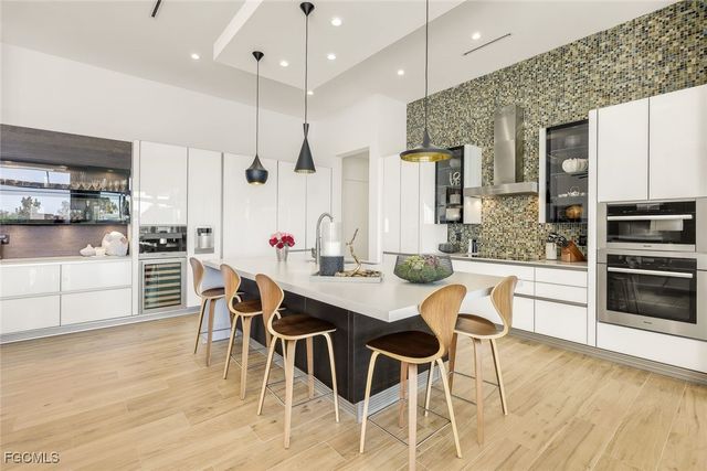 428 SW 39th AVE, Cape Coral, FL 33991