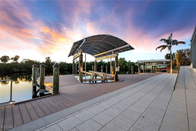 428 SW 39th AVE, Cape Coral, FL 33991