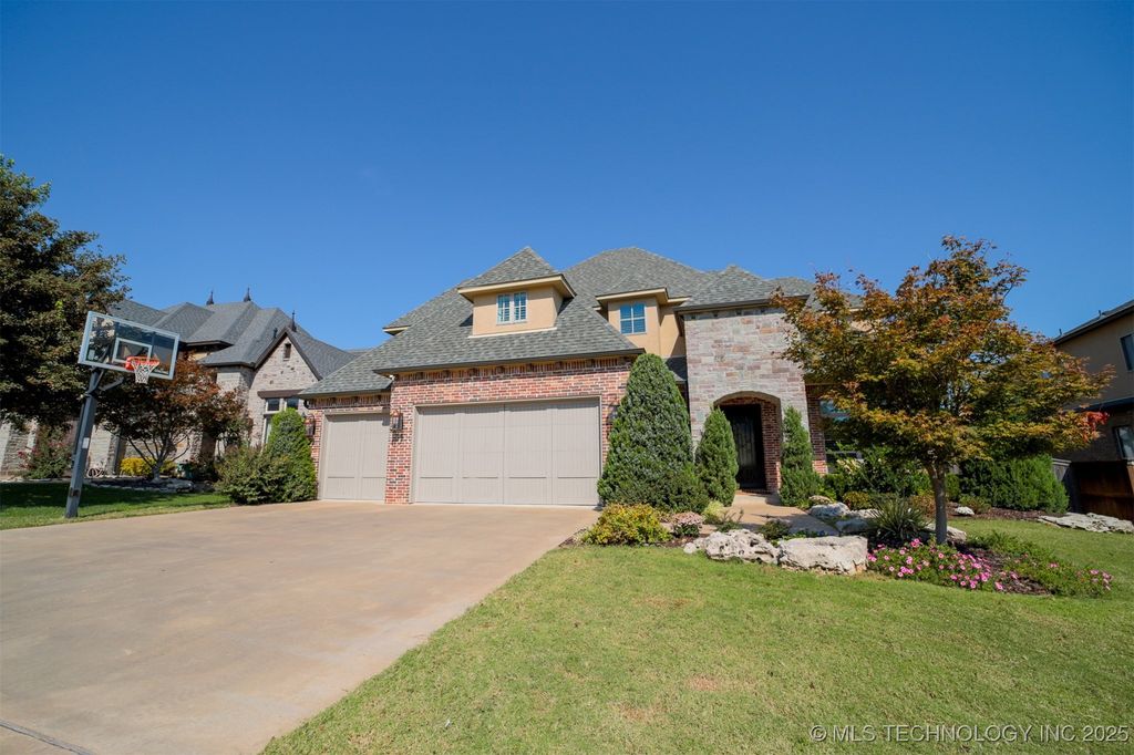 5716 W Austin Street, Broken Arrow, OK 74011