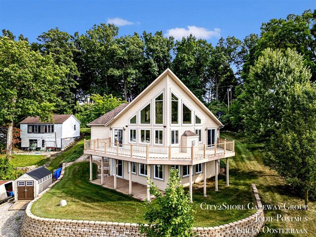 11725 Wabasis Lake Drive, Greenville, MI 48838