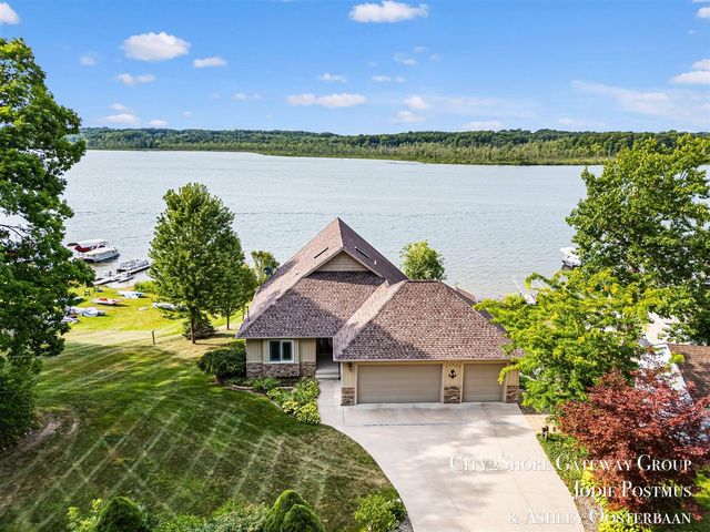 11725 Wabasis Lake Drive, Greenville, MI 48838