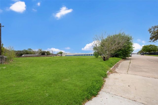 8905 Hinman Street, Houston, TX 77061