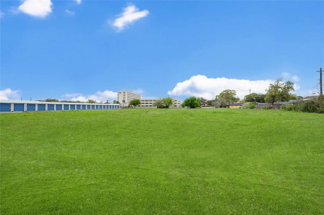 8905 Hinman Street, Houston, TX 77061