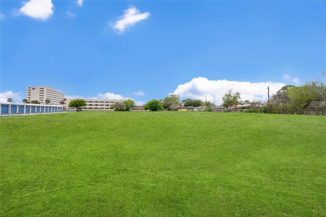 8905 Hinman Street, Houston, TX 77061