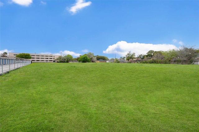 8905 Hinman Street, Houston, TX 77061
