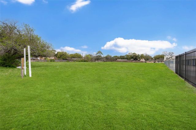 8905 Hinman Street, Houston, TX 77061