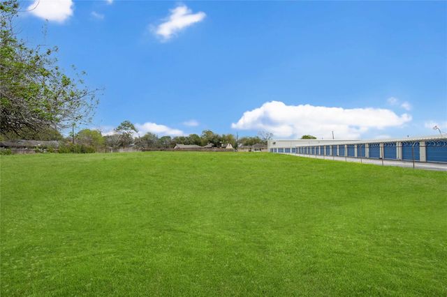 8905 Hinman Street, Houston, TX 77061
