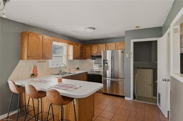 3709 Signet Drive, Winston-salem, NC 27101