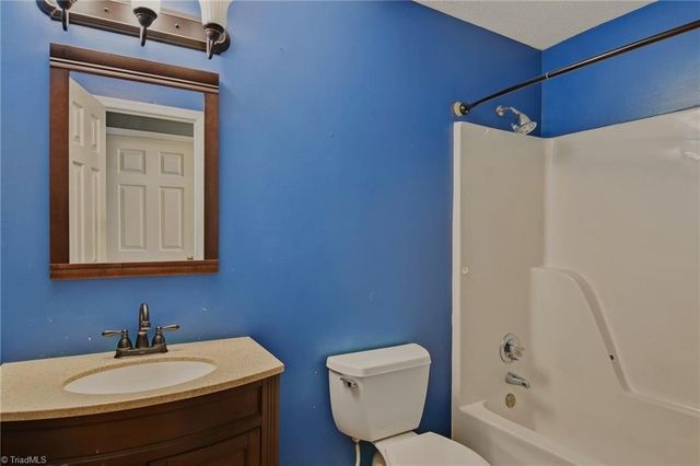 3709 Signet Drive, Winston-salem, NC 27101