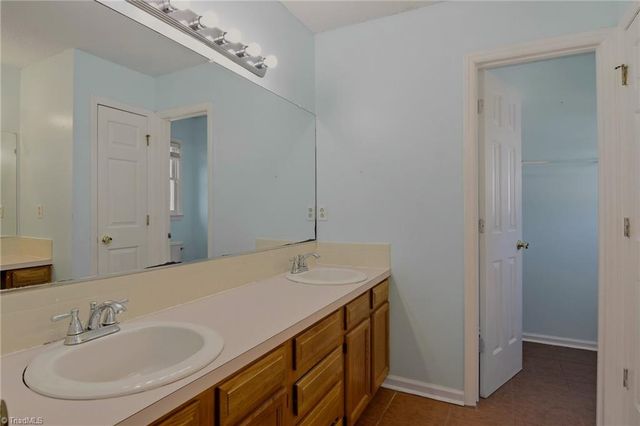 3709 Signet Drive, Winston-salem, NC 27101